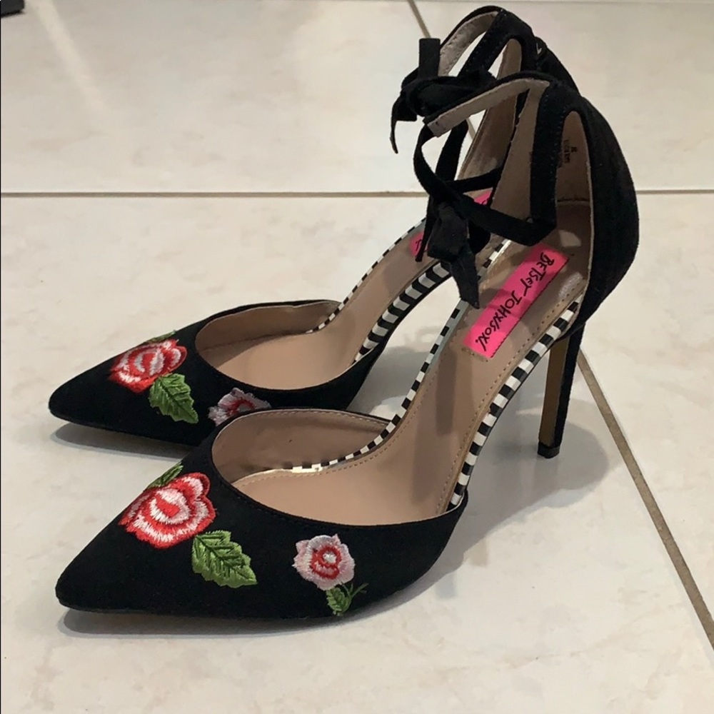 Pointed heels brand new